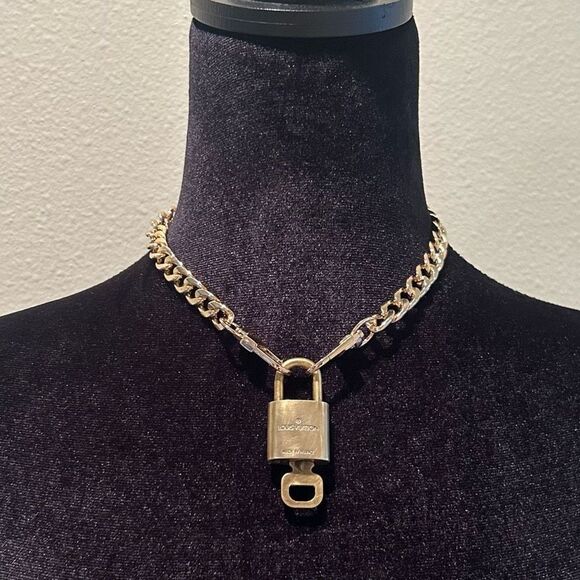 Louis Vuitton #313 Lock and Key Gold Brass with new unbranded chain​ - Picture 1 of 4